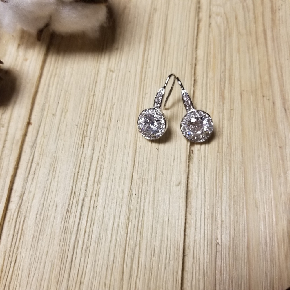 Beautiful SILVER plated CZ Dangle earrings - Picture 9 of 14